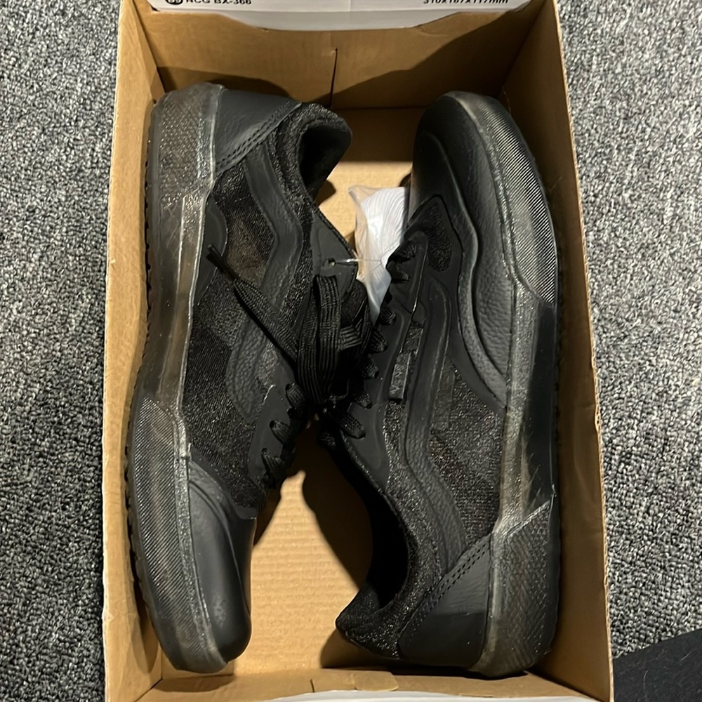 Vans Ave Triple Black “Leather Black” Skate Shoes NWT